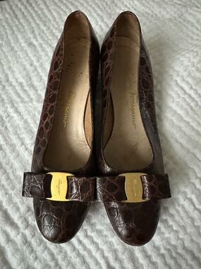Salvatore Ferragamo Brown Leather Vara Bow Pumps